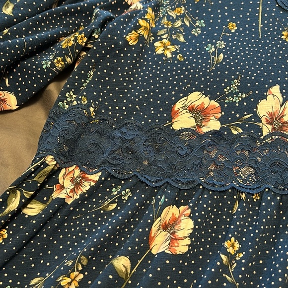 Torrid Floral Top 4x - Picture 3 of 6
